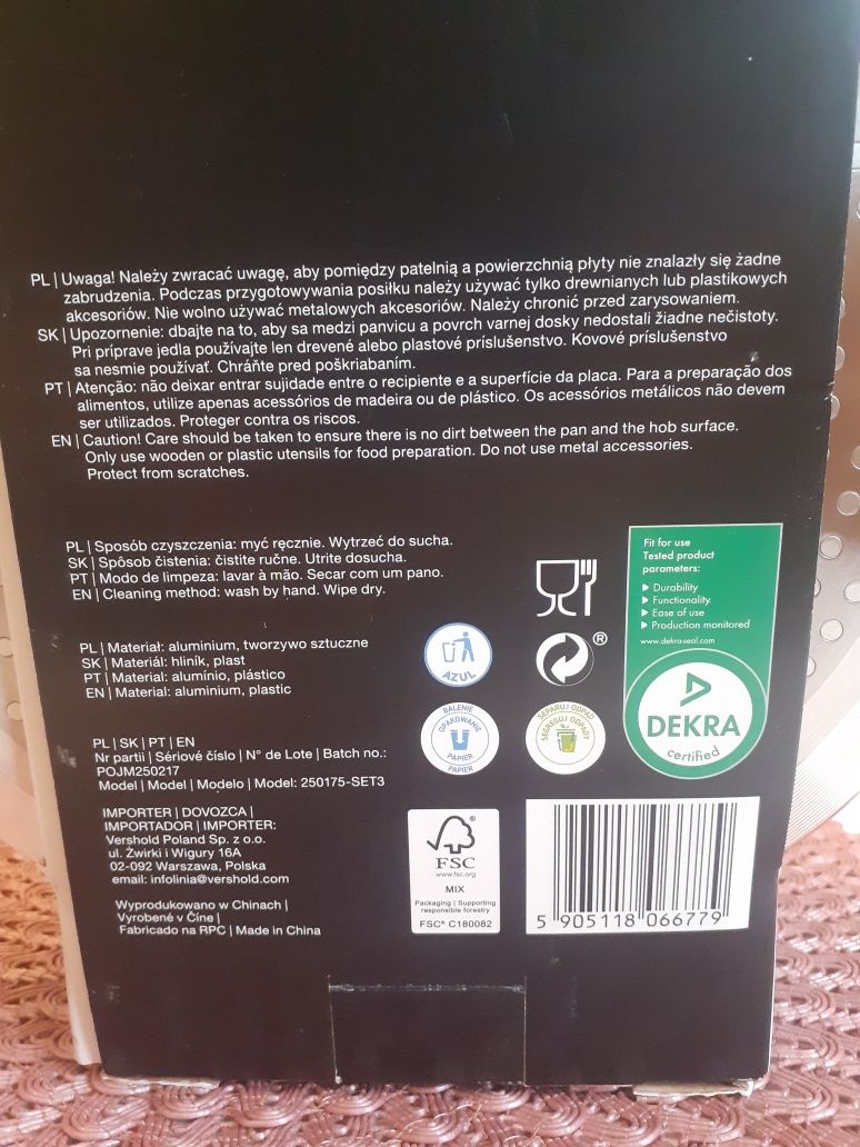 Zespół trzech patelni