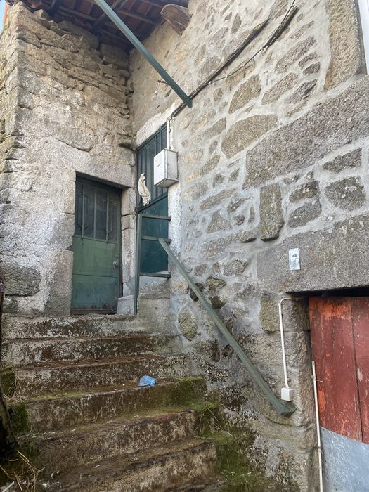 Vende-se casa Tipica em Pedra