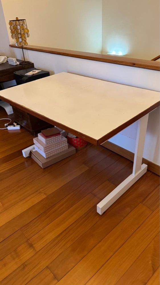 Mesa robusta branca