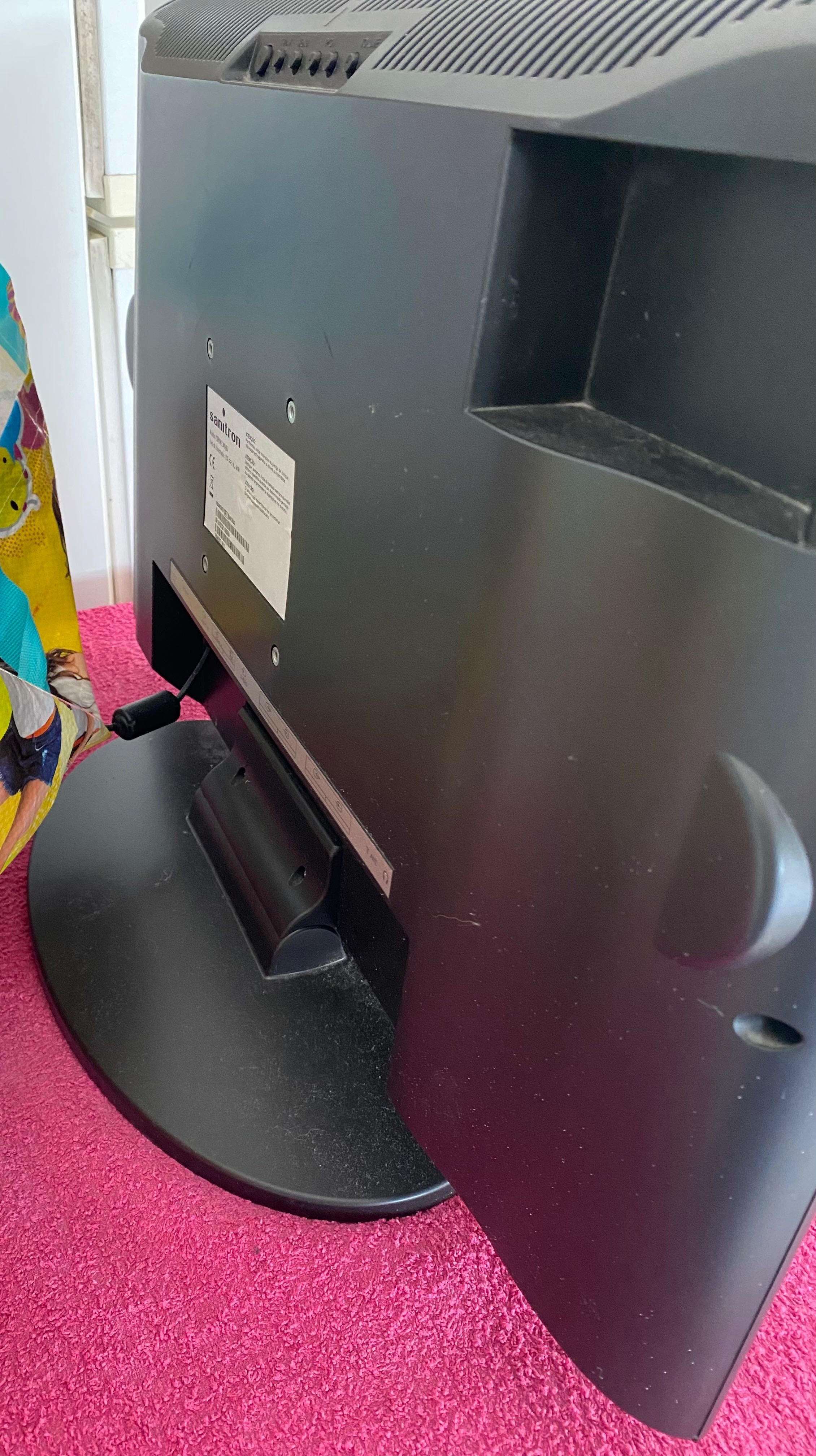 TV Sanitron + 2 leitores de DVD (Philips e Mitsai)