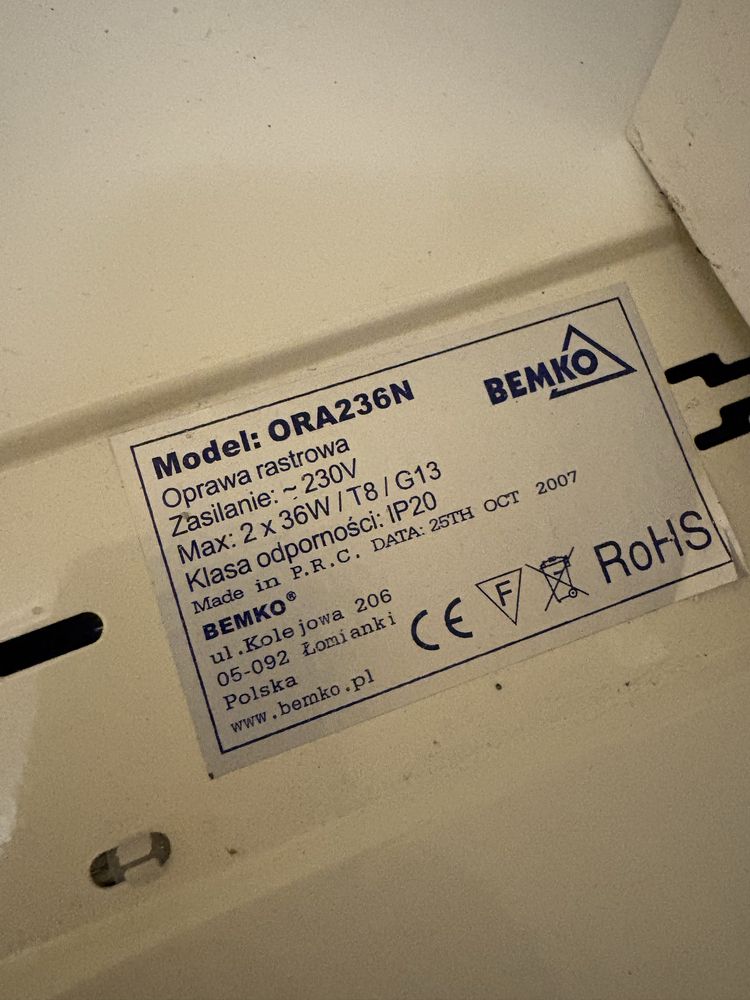 Lampy oprawy rastrowe oswietlenie