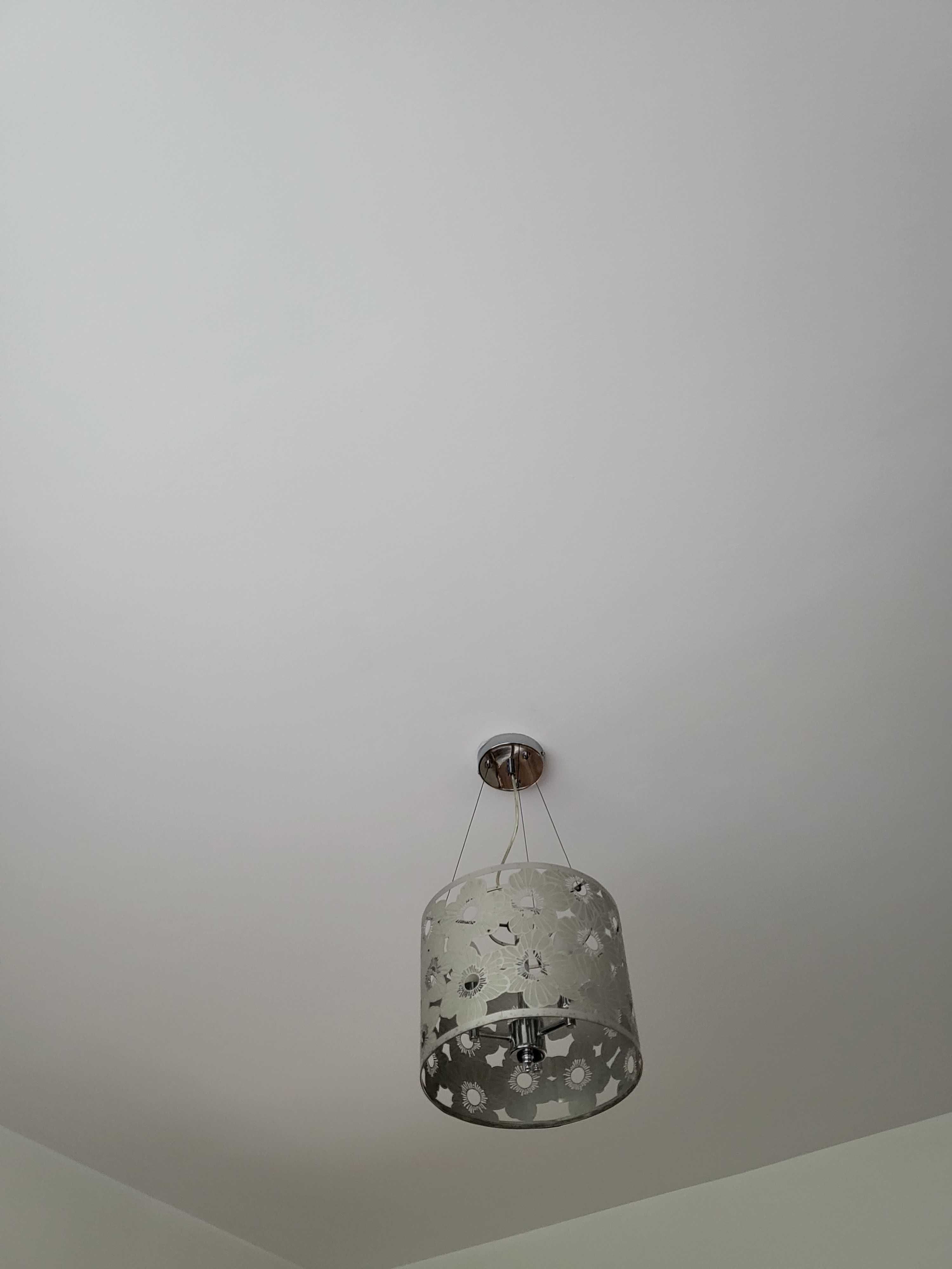 Lampa sufitowa w kwiaty