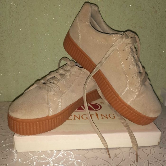 Продам кросівки жіночі