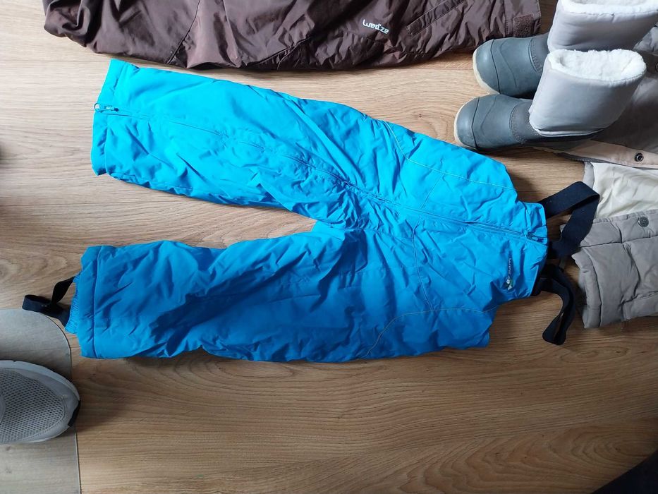 Roupa para neve 2/4 anos - botas,2 casacos e 2 calças neve