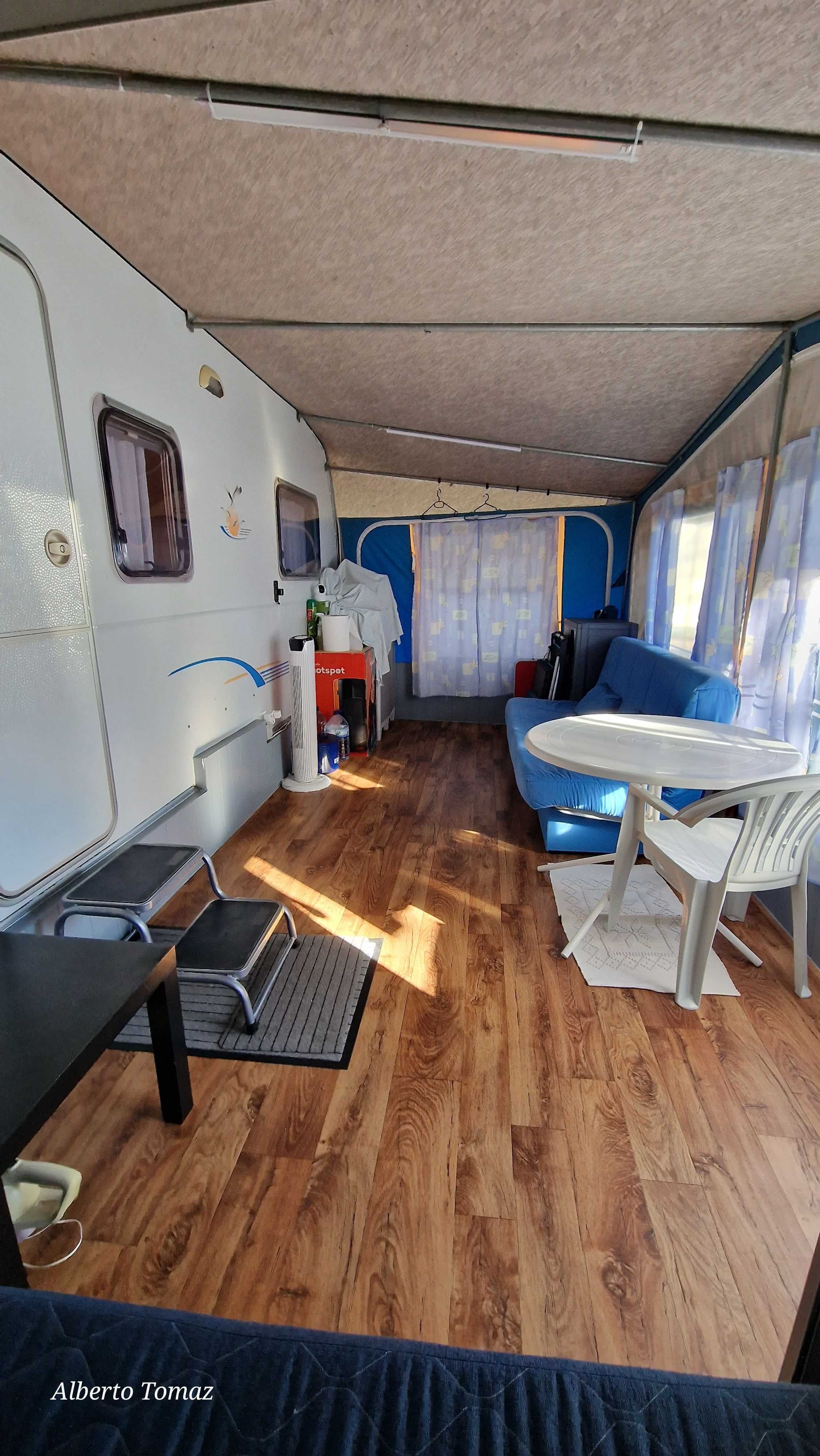 Caravana em espaço Parque Campismo Lagoa de sto André