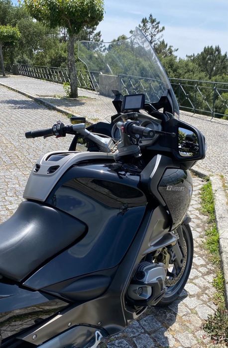BMW R1200rt preta.
