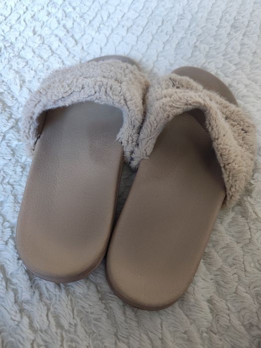 Buty kapcie damskie futerko używane