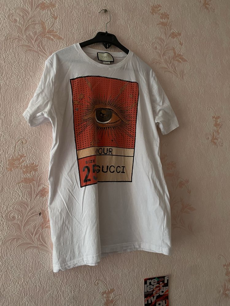 Футболка Gucci.