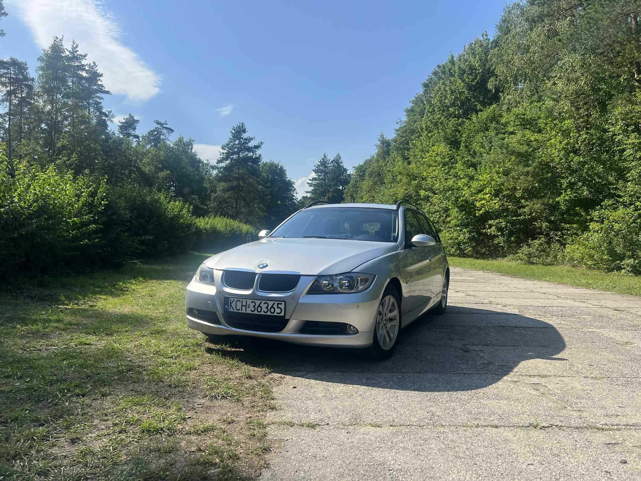 Bogato wyposażone BMW 320I, zadbane