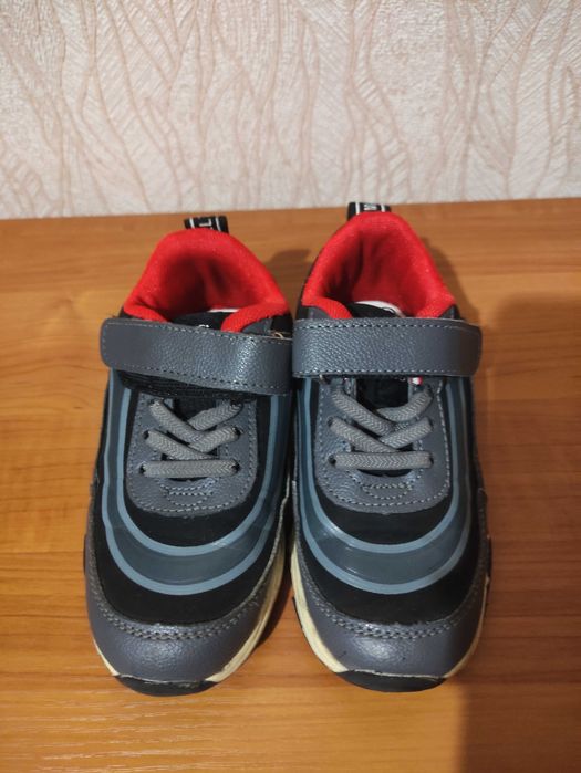 Дитяче взуття в гарному стані