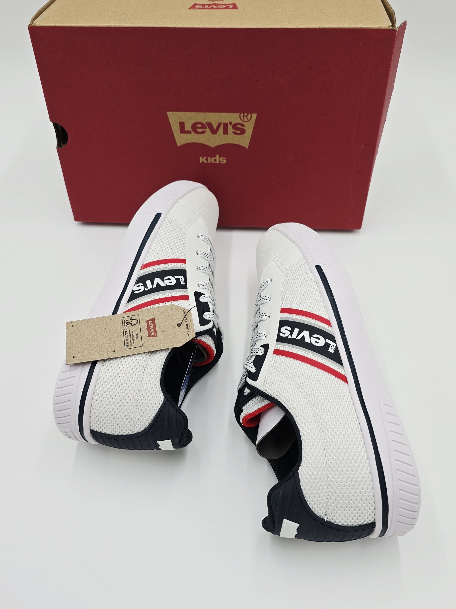 Nowe Levi's Future X r.38