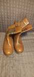 Botas camel com tachas