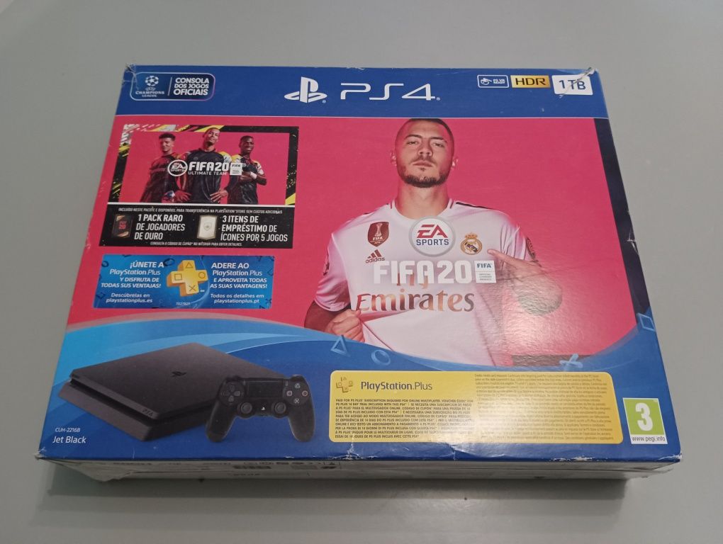 PS4 1T usada em bom estado