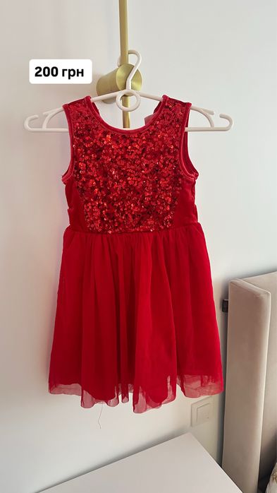 Сукні, костюми для дівчат на 5 років