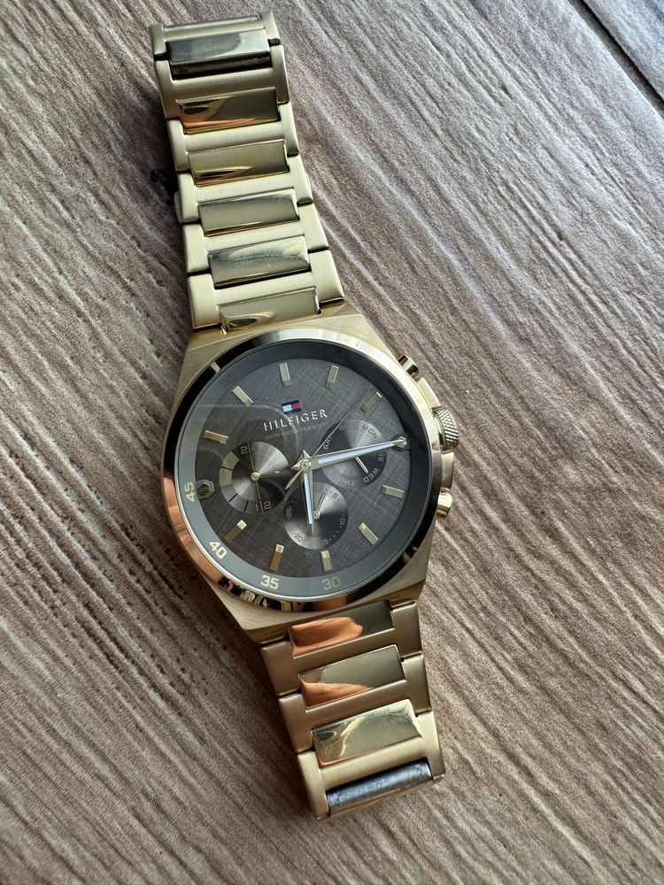 Zegarek analogowy Tommy Hilfiger oryginalny, złoty męski kwarcowy