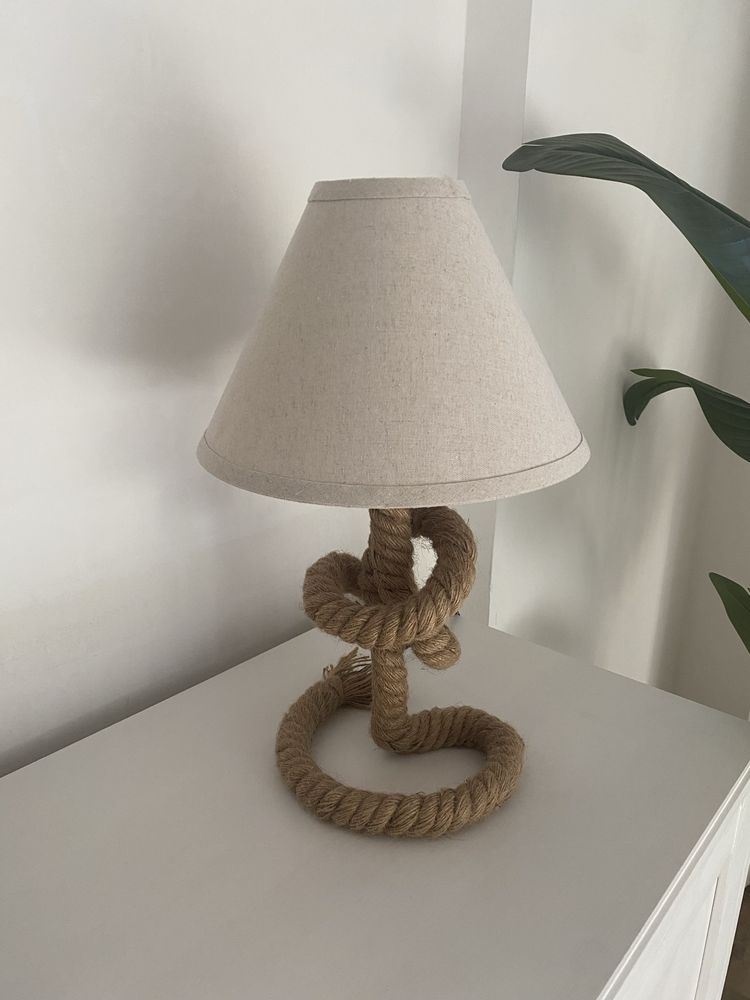 Candeeiro de mesa LED em linho