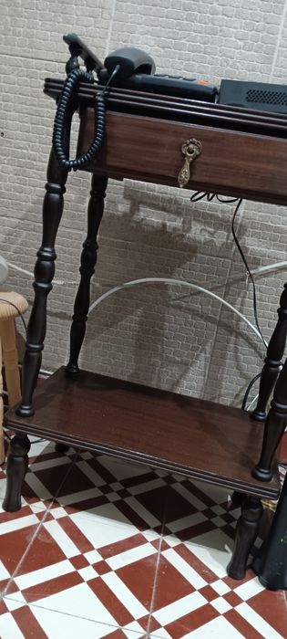Mesa em Madeira para telefone
