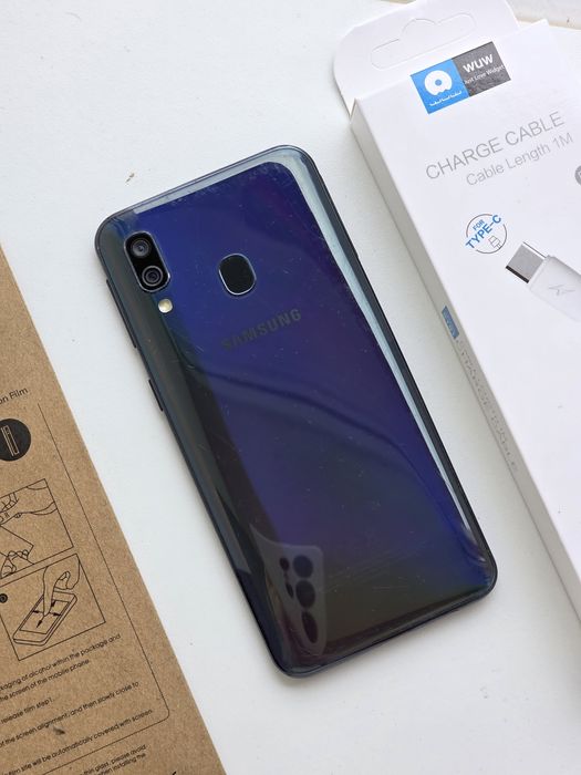 Samsung Galaxy a40 4/64 gb nfc доглянутий
