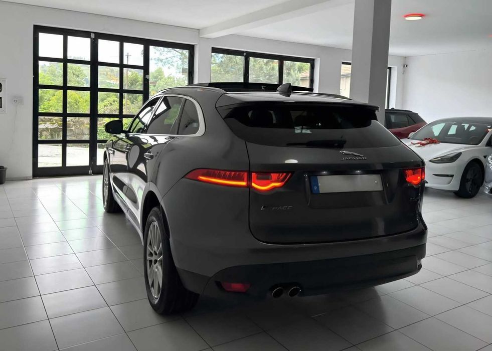 Jaguar F-pace 2.0 180 cv