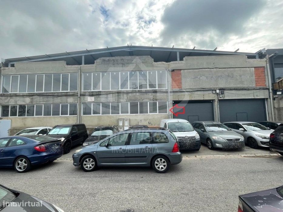 Armazém com área bruta de 1.750 m², em remodelação total no Prior V...