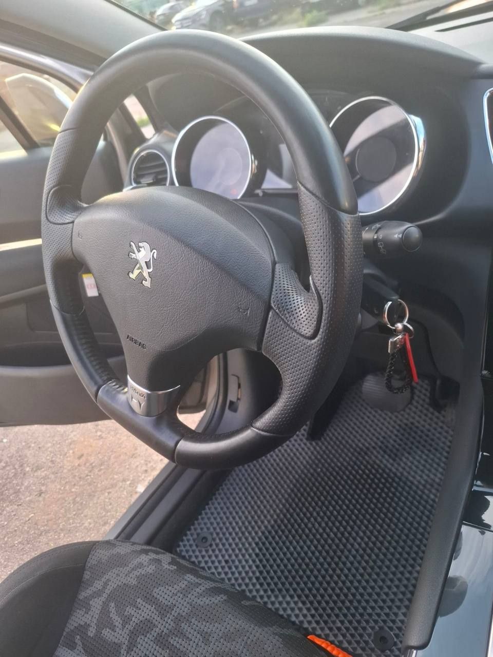 Продам PEUGEOT 3008 гібрид