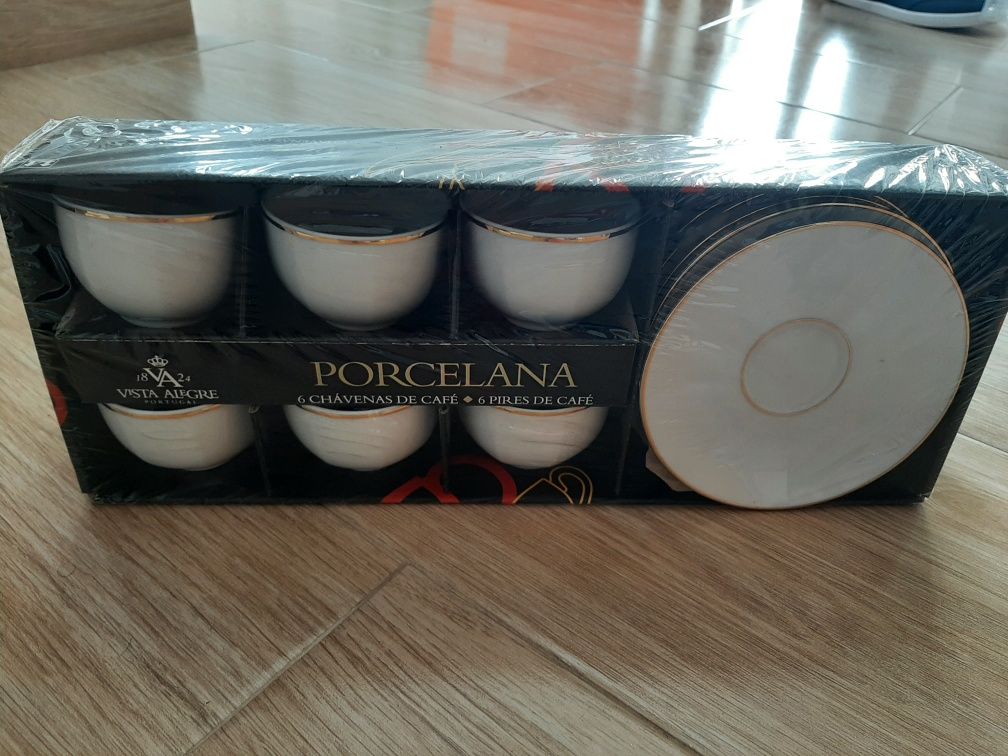 Vende se conjunto de café de porcelana novo da Vista Alegre