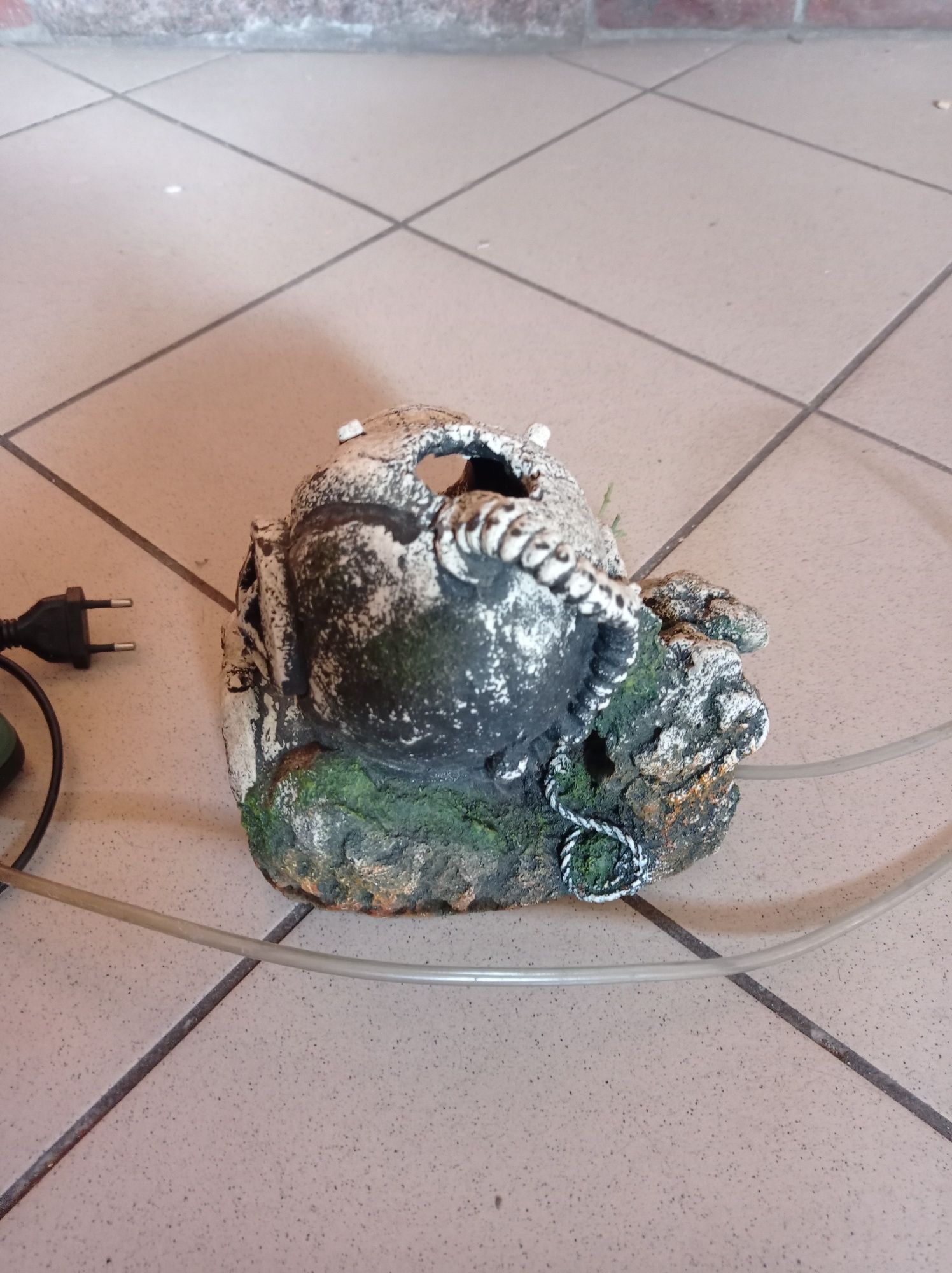 Ozdoba do akwaria wraz z napowietrzaczem