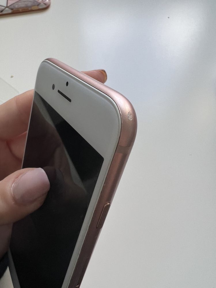 Iphone 8 64 GB rose gold uszkodzony