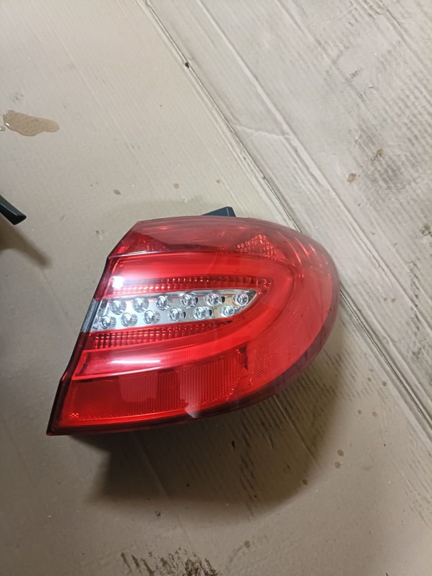 Mercedes w 246 b klasa prawa lampa tył LED  a246820.0664 w błotnik