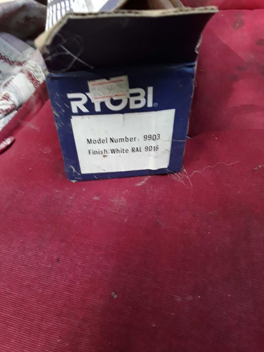 Держатель двери новый фирма RYOBI