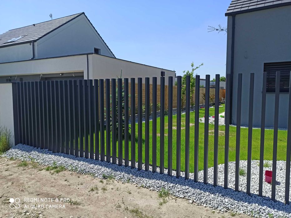 .. Ogrodzenie nowoczesne, palisada pionowa Aluminium