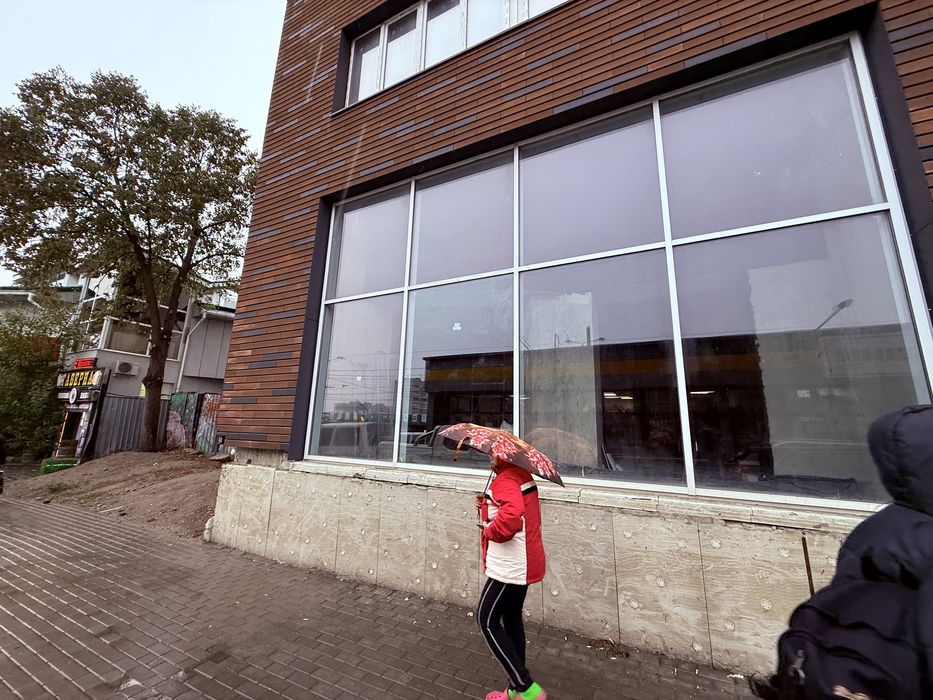 Сдам торговое помещение метро Холодная гора