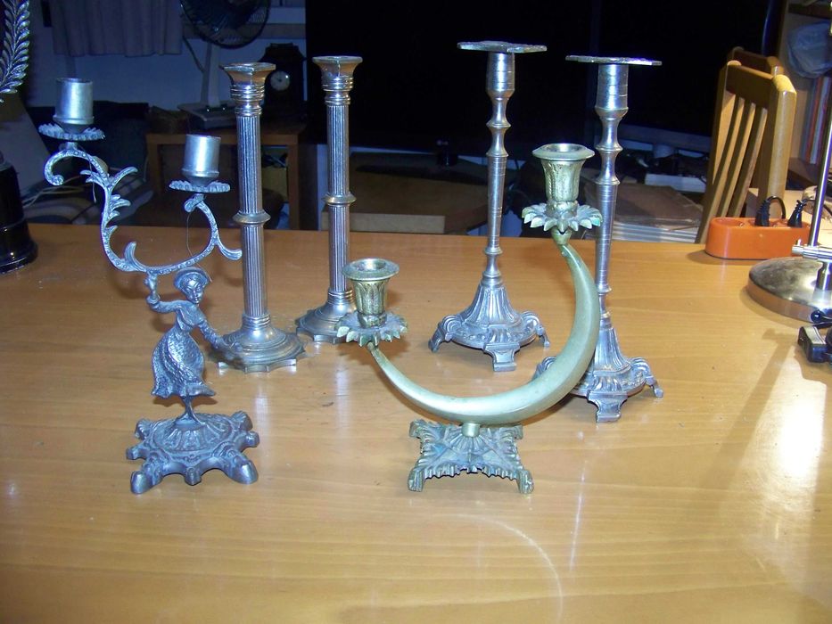 conjunto de cadelabros e pedestrais para velas