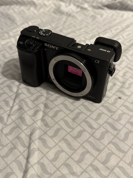 Sony A6000 + 3 obiektywy + akcesoria – kompletny zestaw