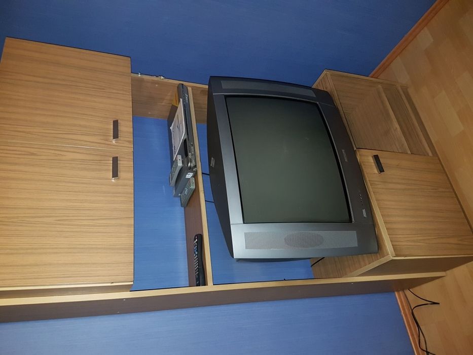 Telewizor Philips,DvD,Szafka.