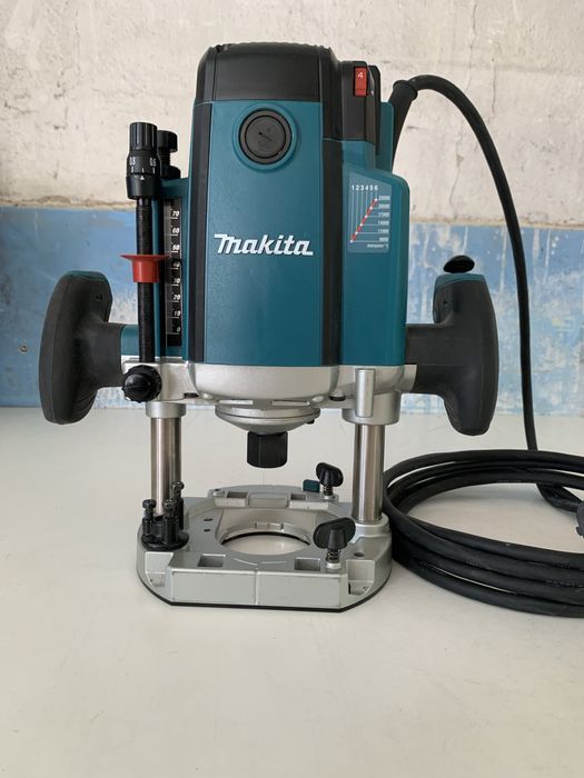 Frezarka Górnowrzecionowa Makita  RP2303FCX