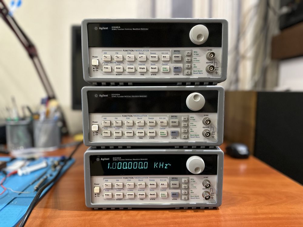 Генератор Agilent 33120A
