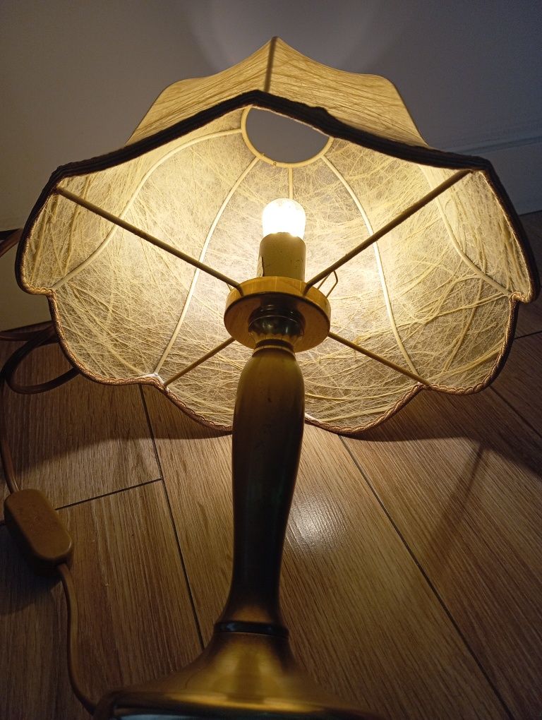 Lampa stołowa z abażurem