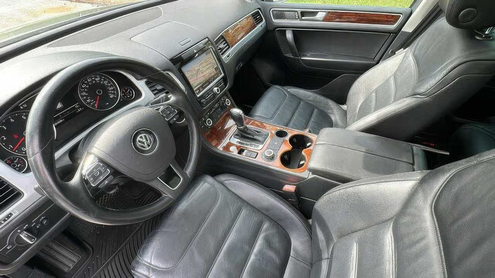 Volkswagen Touareg      2014