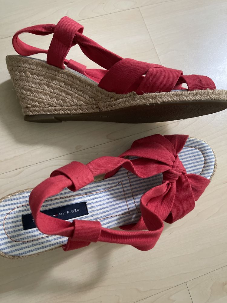 Tommy Hilfiger espadryle na koturnie 41 na platformie czerwone