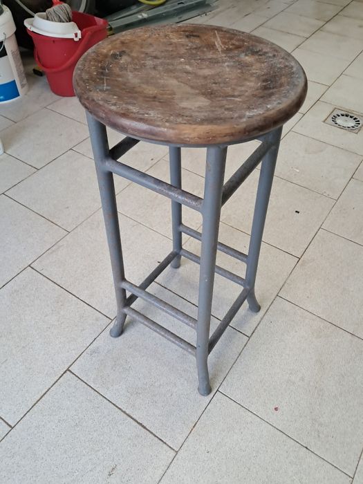 Banco alto antigo vintage alto