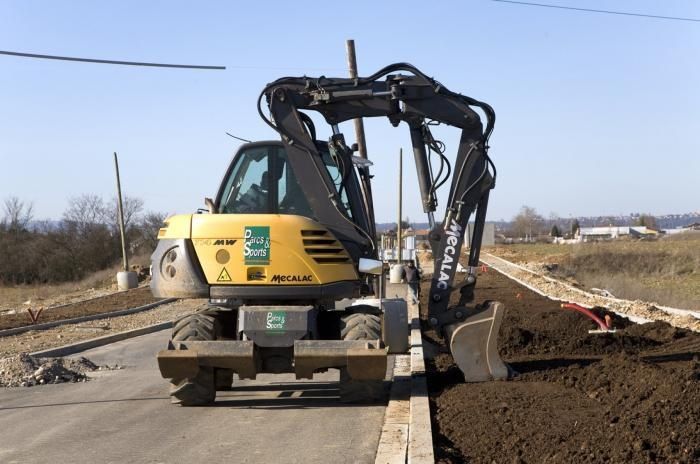 Uslugi. Roboty. koparka kołowa, koparko-ładowarka.