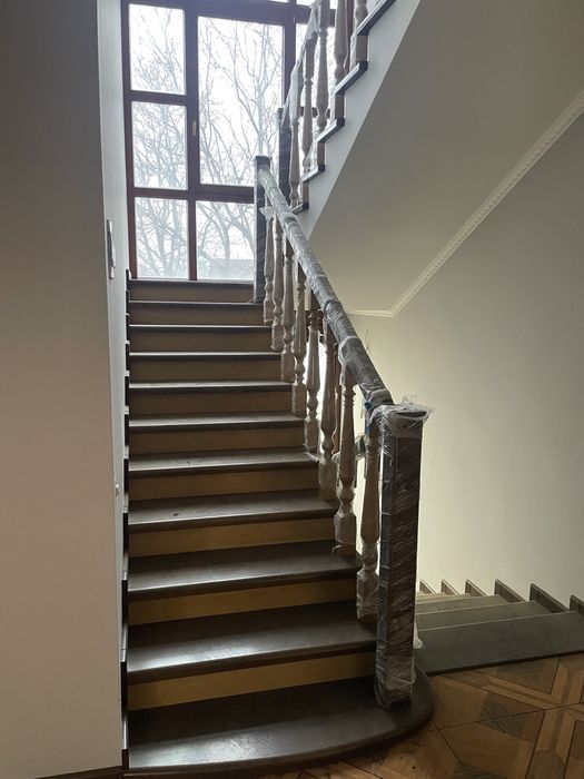 Будинок з прилеглою земельною ділянкою