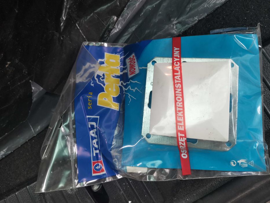 Wyłącznik pojedynczy łącznik włącznik biały