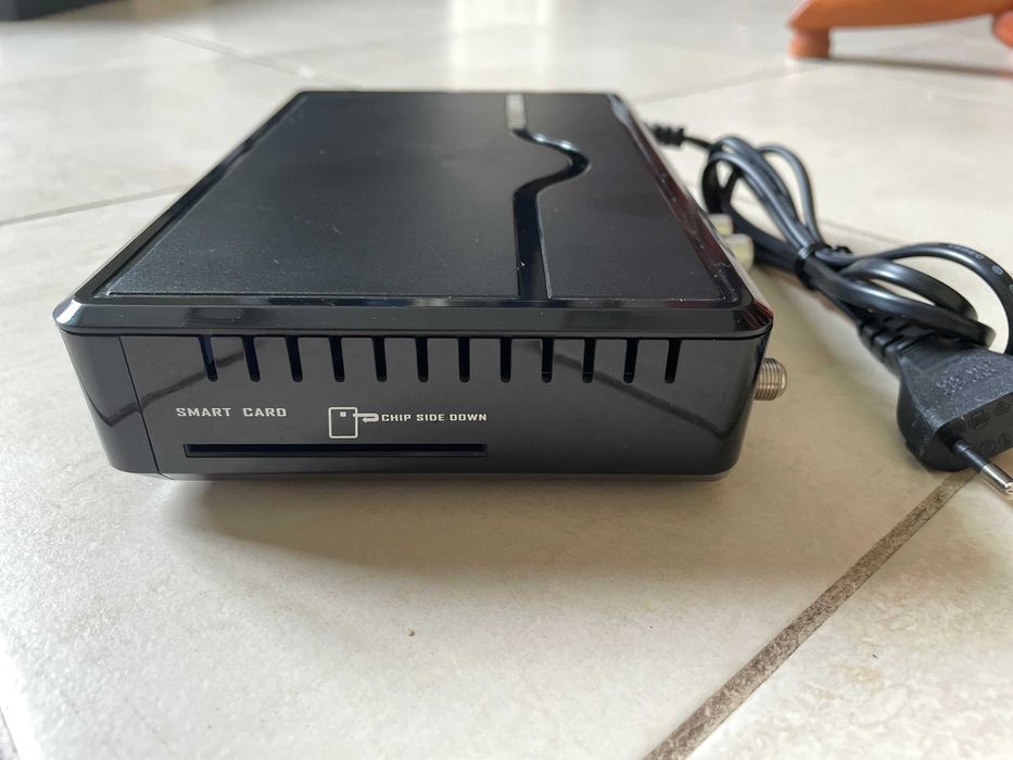 TV тюнер Супутниковий ресивер Gione S1026