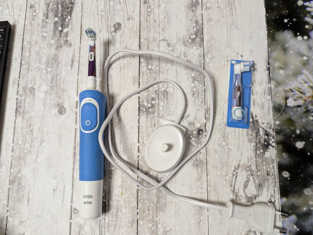 Детская электрическая зубная щётка Oral-B Braun Холодное сердце.