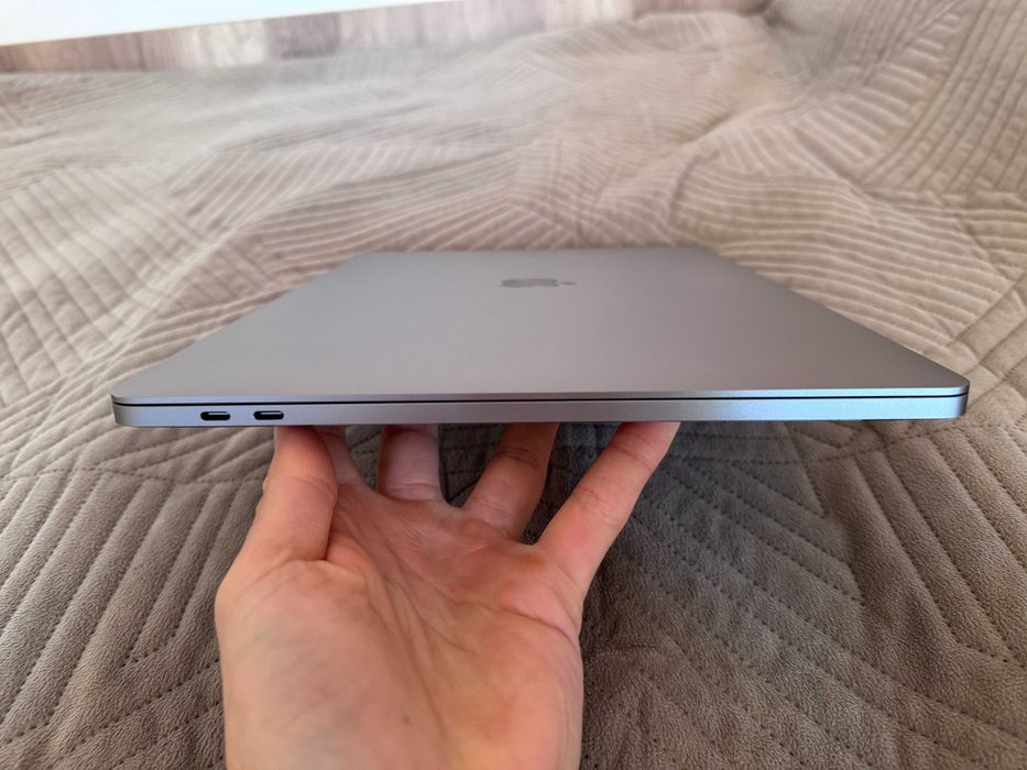 Mac Book Pro 16'' Space Gray i7 / 16 GB RAM / 512 GB / Stan B. Dobry