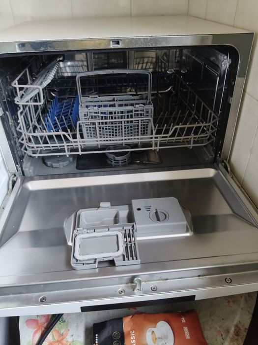 Máquina de loiça pequena