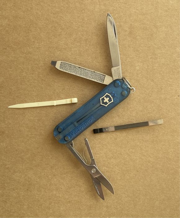 Швейцарський колекційний Victorinox classic SD без реклами Вікторінокс