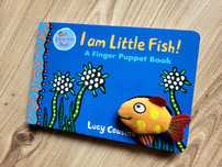 Lucy Cousins I Am Little Fish! A Finger Puppet Book pacynka angielski